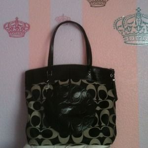 ~~RESERVED @danielleleigh12~~Coach tote