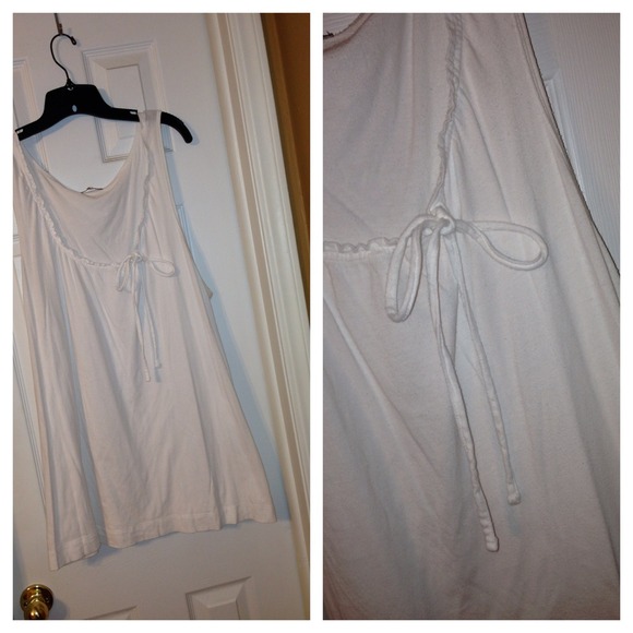 SOLD Old Navy White Sleeveless 3x Shirt w/bow
