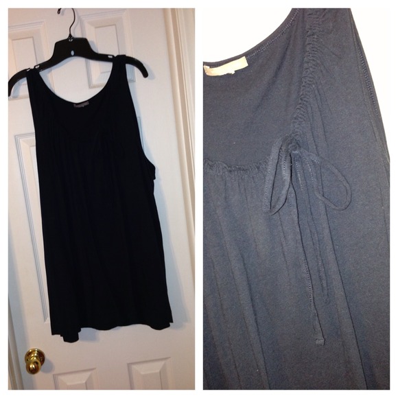 SOLD Old Navy, Navy Sleeveless 3x Shirt w/bow