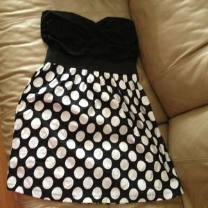 Nwt. Strapless polka dot dress