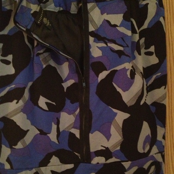 Cute mini skirt-zip back-tight band bottom - Picture 3 of 3