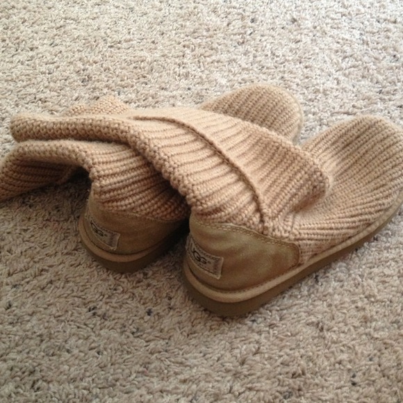 Size 7 knit ugg boots
