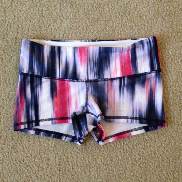 Lululemon Boogie Shorts Unworn sz 6