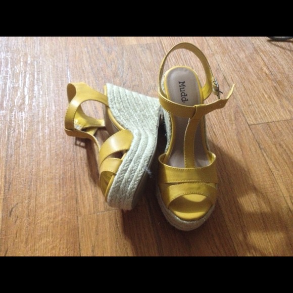 Yellow summer wedge