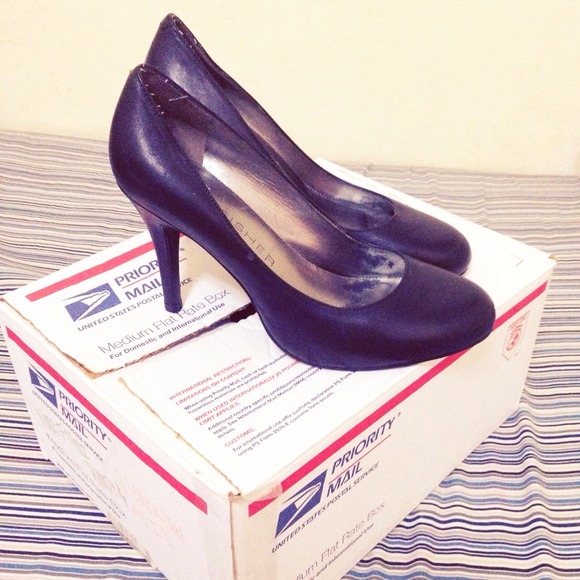 WORN MARC FISHER PUMPS