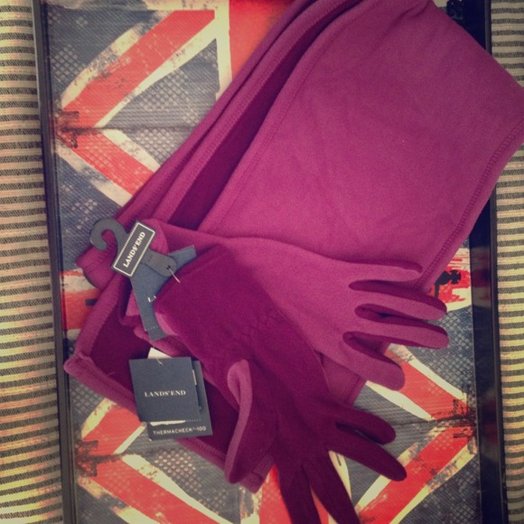 New fleece scarf and matching gloves!