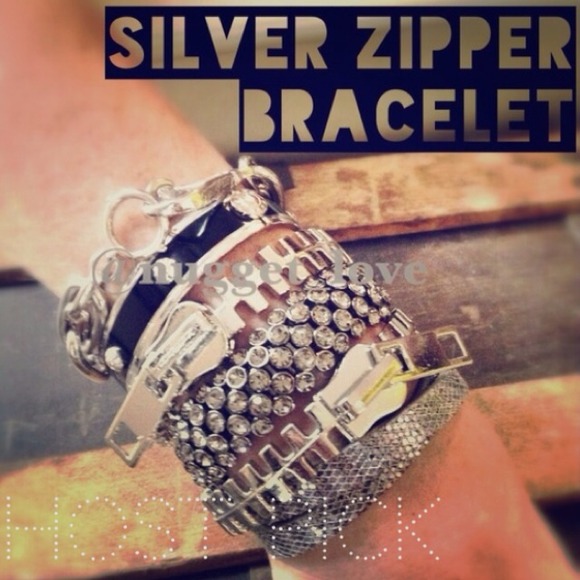 Jewelry - 🎉HOST PICK🎉SILVER zipper bracelet