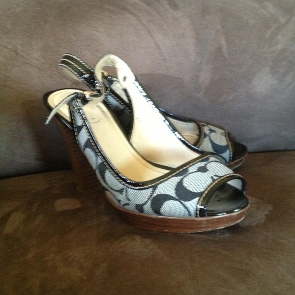 LIMITED PRICE COACH heels