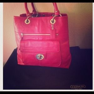 🚫Sold in bundle 🚫Authentic Pink Leather Coach