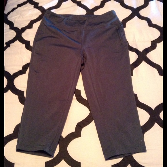 **athleta fitness capris**