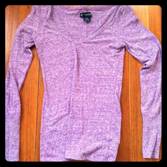 American Eagle purple comfy fitted tee. NEVER WORN