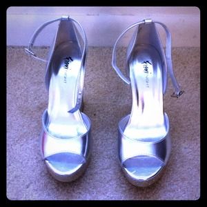 ❌❌ SOLD ❌❌ Silver and Gold Wedges