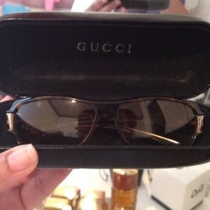 💯 Authentic Gucci Shades & Case