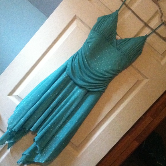 Beautiful dress - Picture 2 of 3