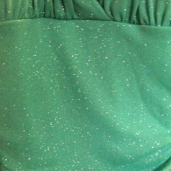 Beautiful dress - Picture 3 of 3