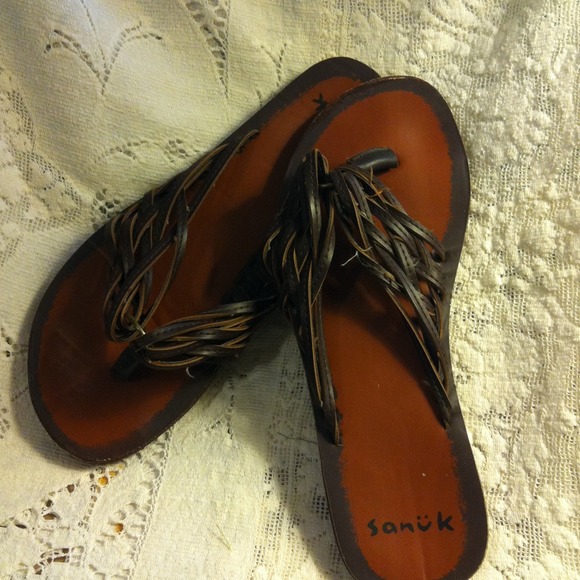 BUNDLED 🚫Sanuk flip flops