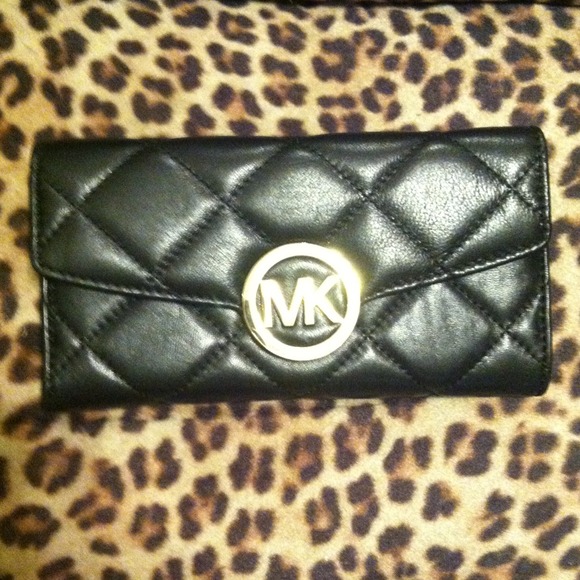 Michael Kors Fulton Quilt wallet🌟Reduced Price!🌟