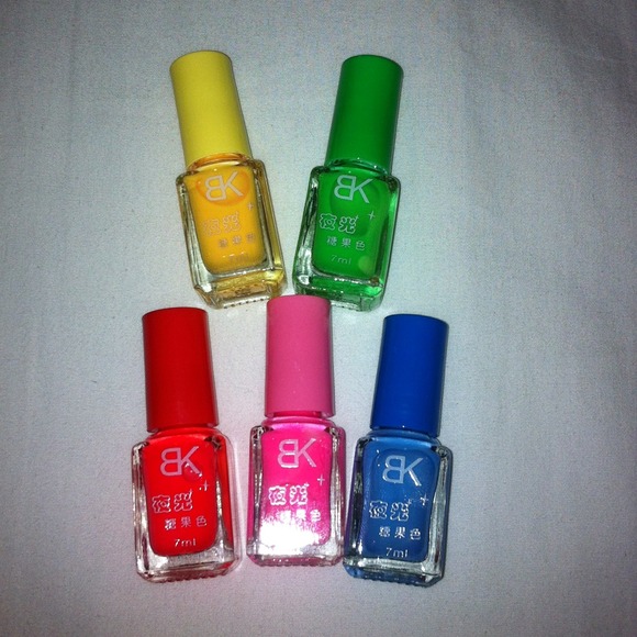 🚫SOLD IN BUNDLE 🚫Nail Polish Bundle - Picture 1 of 1
