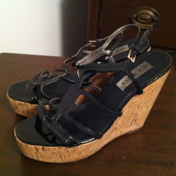 Steve Madden black sandals