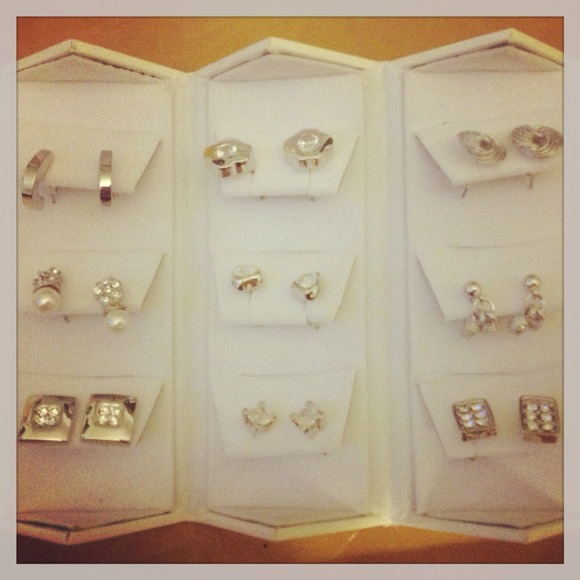 9 piece Pierre Cardin earrings set in neat box - Picture 2 of 3