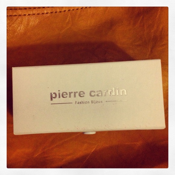 9 piece Pierre Cardin earrings set in neat box - Picture 3 of 3