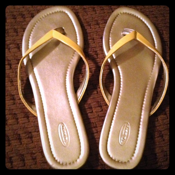 Talbots patent leather yellow sandals🔥Sz 7.5
