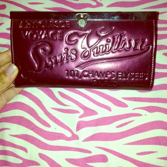 Louis Vuitton Clutches & Wallets - Louis Vuitton Wallet