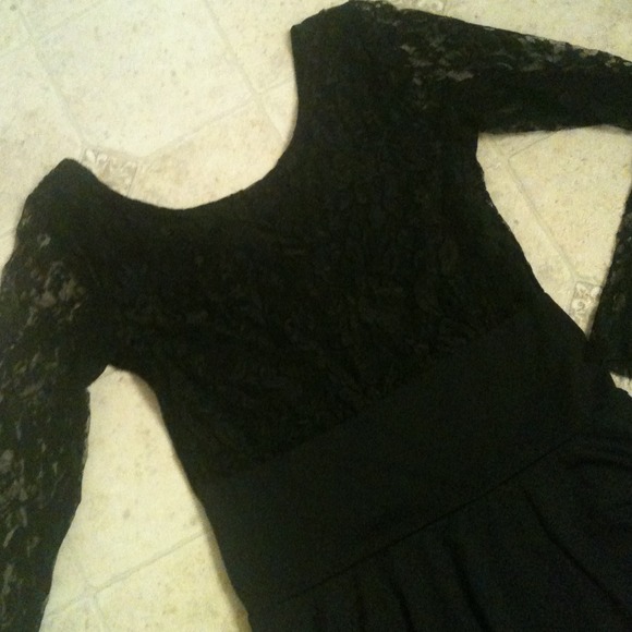 ❤Black Peplum Dress..Fits S/M❤ - Picture 2 of 3