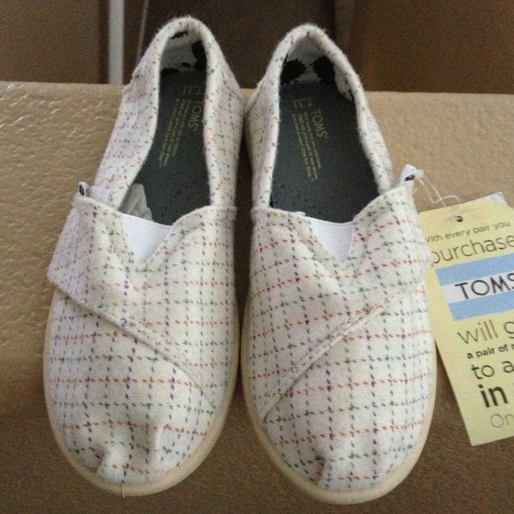 🎉🎉BRAND NEW TOMS FOR KIDS