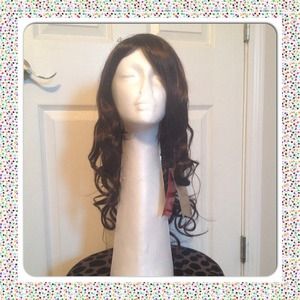 🌸🌸NWT Long Dark Brunette Wig🌸🌸