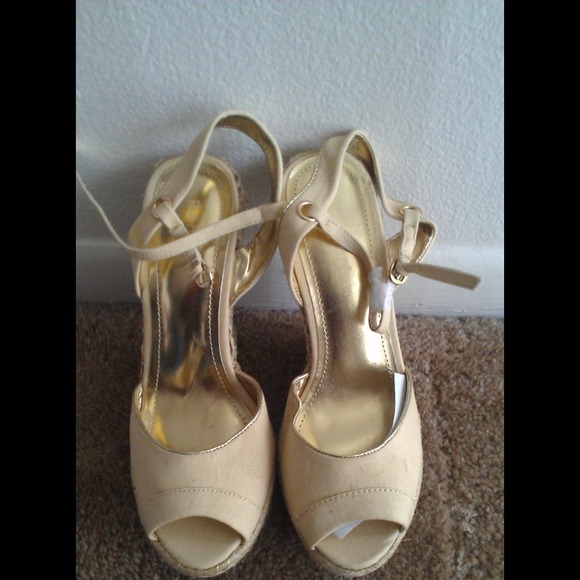 Cream wedges