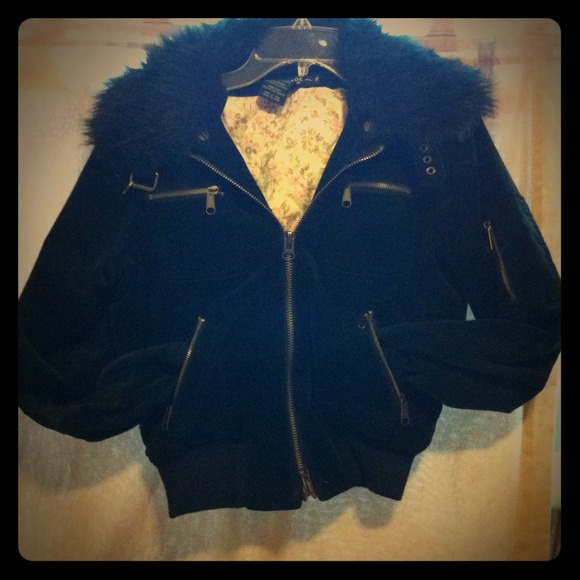 Black jacket with faux fur lining - Picture 1 of 3