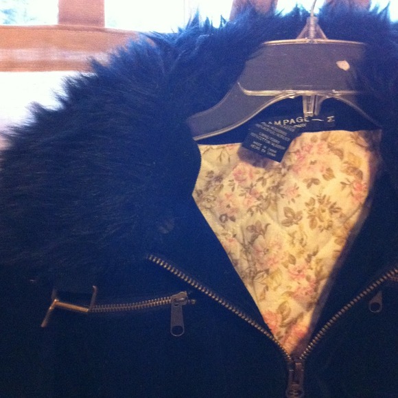 Black jacket with faux fur lining - Picture 3 of 3