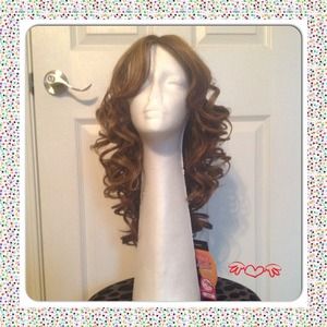 NWT Lush Long Brunette Wig🌸