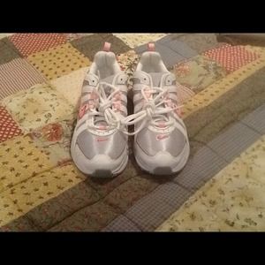 BRAND NEW NIKE SHOES FOR WOMEN ( HOLD )