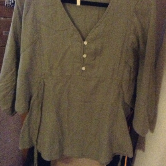 Levi top in olive green cute pheasant style