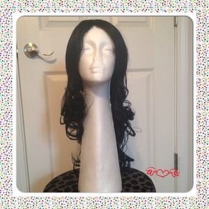 🌸🌸NWOT Long Black Curly/Wavy Wig🌸🌸