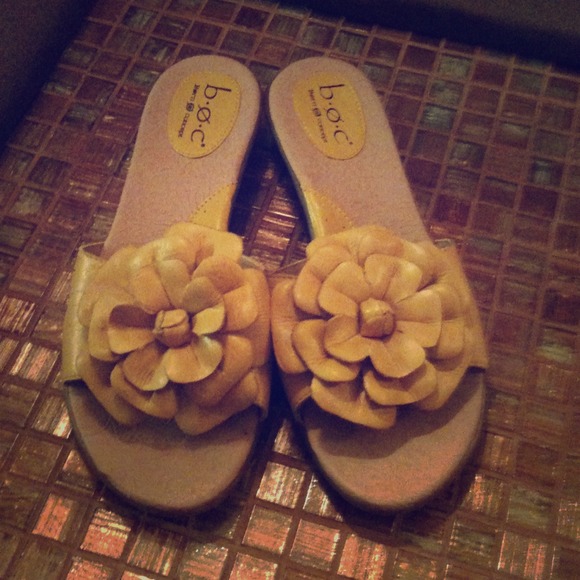 SOLD in Bundle Boc by born Saffron colored sandals