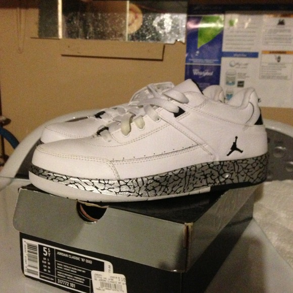 💢Reduced💢Jordan's classic '87 size 5.5 youth