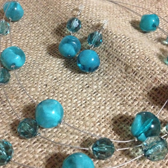 Turquoise Colored Necklace & Earrings - Picture 2 of 2