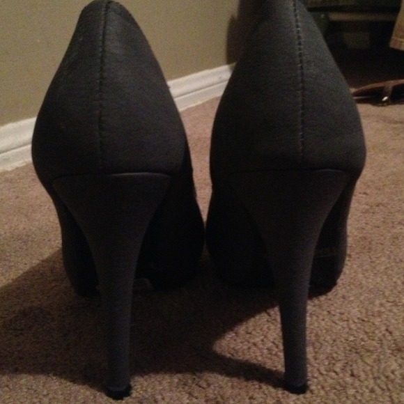 🔴SOLD🔴GREY HEELLS - Picture 3 of 4