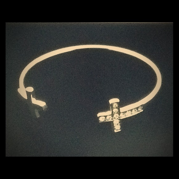 Cross bracelet - Picture 1 of 1