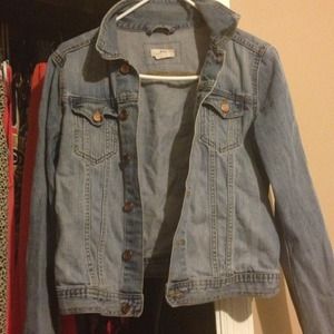 Fall! Keep cute & warm in this Jean jacket size 8