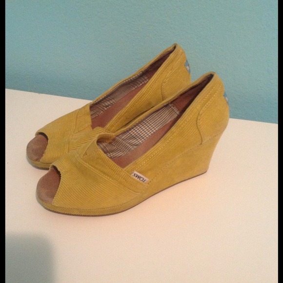 Toms wedges size 7