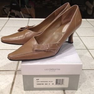 Size 8 Liz Claiborne tan heels
