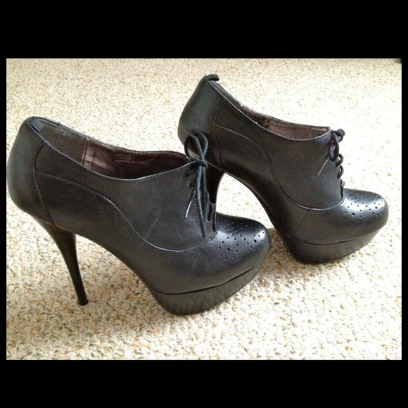 Oxford style size 7.5 Bakers shoes - Picture 2 of 4