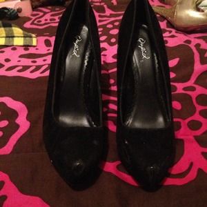 Black suede Pumps