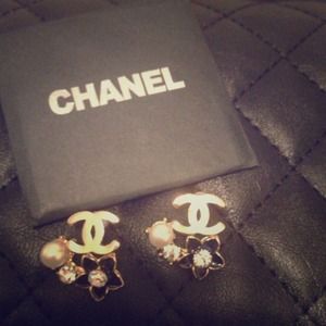 Black & gold tone pearl rhinestone CC earrings