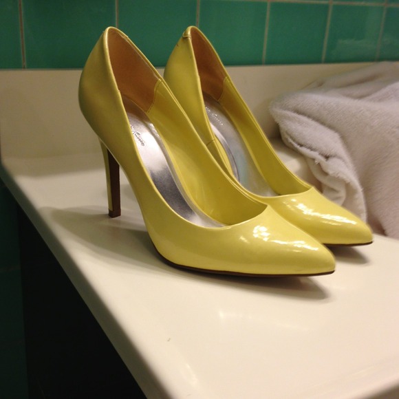Yellow heel size 8