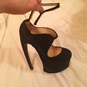 AUTHENTIC ASO Kim Kardashian Thierry Mugler